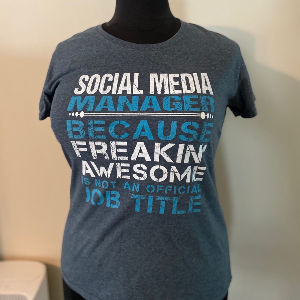 Graphic Tee Shirt XL Social Media Manager Freakin Awesome
